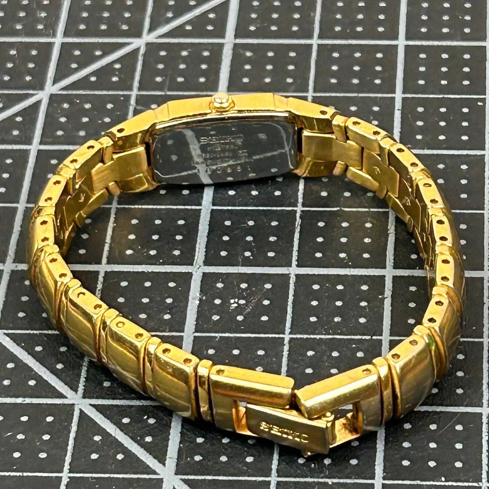 Seiko Ladies Gold Tone‎ Vintage Watch 2Z20-0AB0 Roman Numeral Analog Quartz